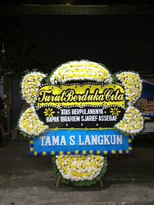 Papan Bunga Duka di Tegal Timur